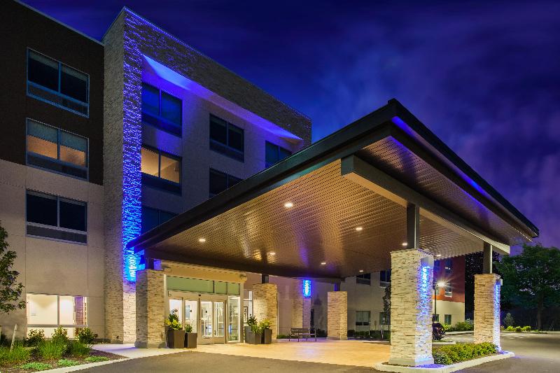 Holiday Inn Express Queensbury - Lake George Area image