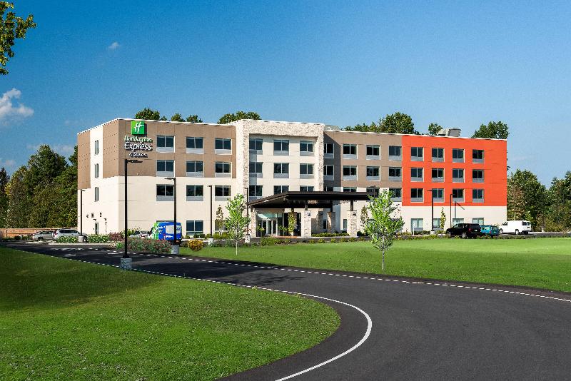 Holiday Inn Express Queensbury - Lake George Area image