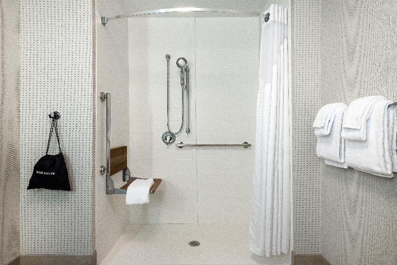 Holiday Inn Express Queensbury - Lake George Area image