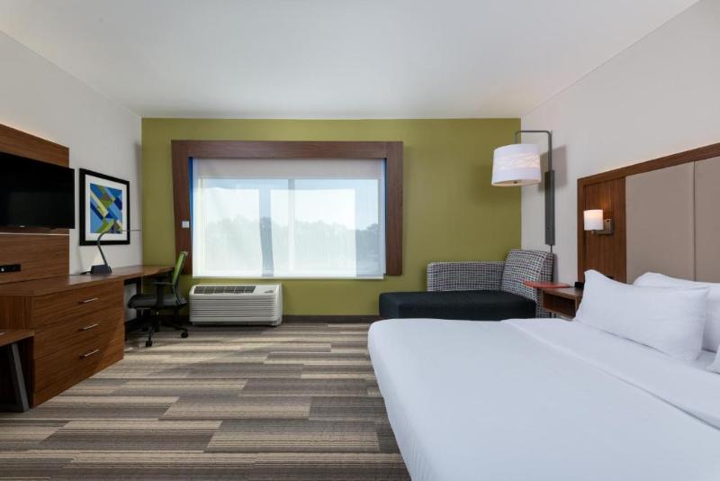 Holiday Inn Express Queensbury - Lake George Area image