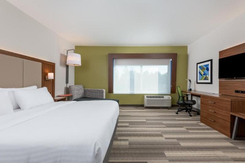 Holiday Inn Express Queensbury - Lake George Area image