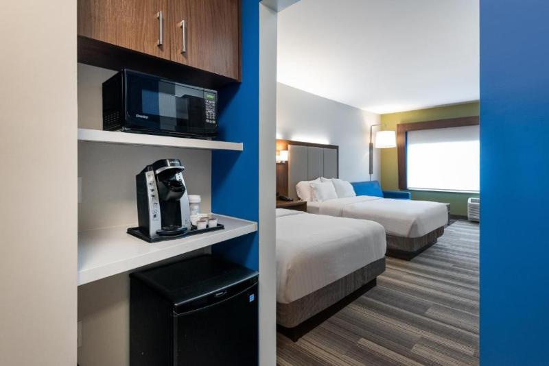 Holiday Inn Express Queensbury - Lake George Area image