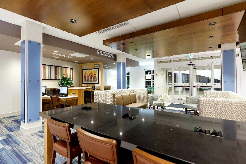Holiday Inn Express & Suites Sturbridge image
