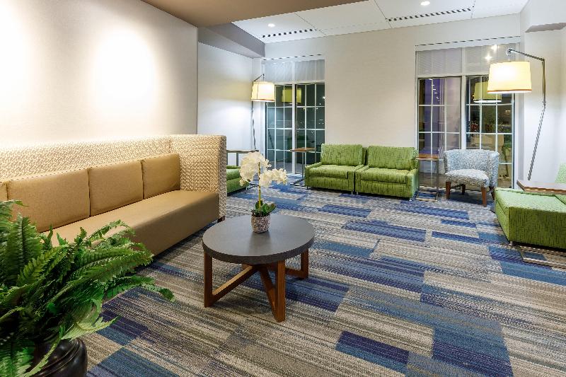 Holiday Inn Express & Suites Sturbridge image