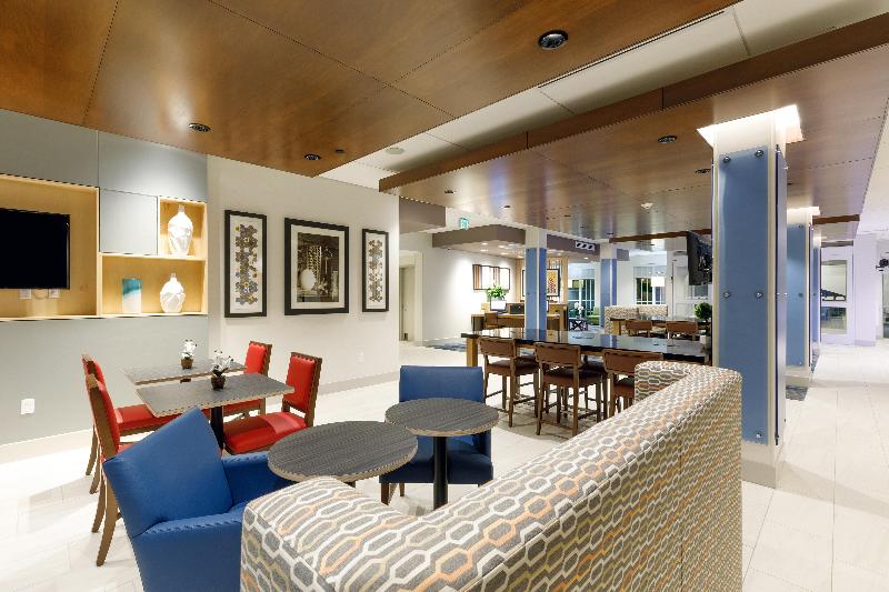 Holiday Inn Express & Suites Sturbridge image