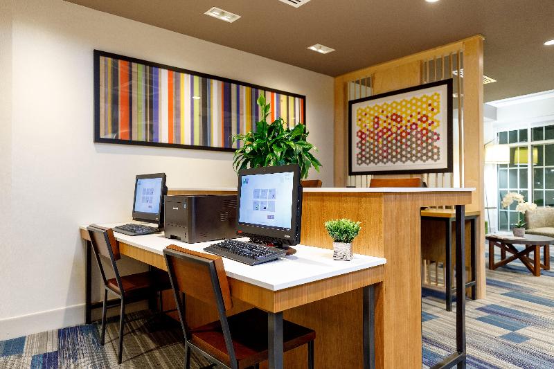 Holiday Inn Express & Suites Sturbridge image