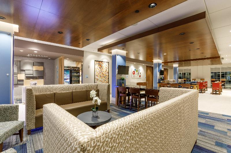 Holiday Inn Express & Suites Sturbridge image
