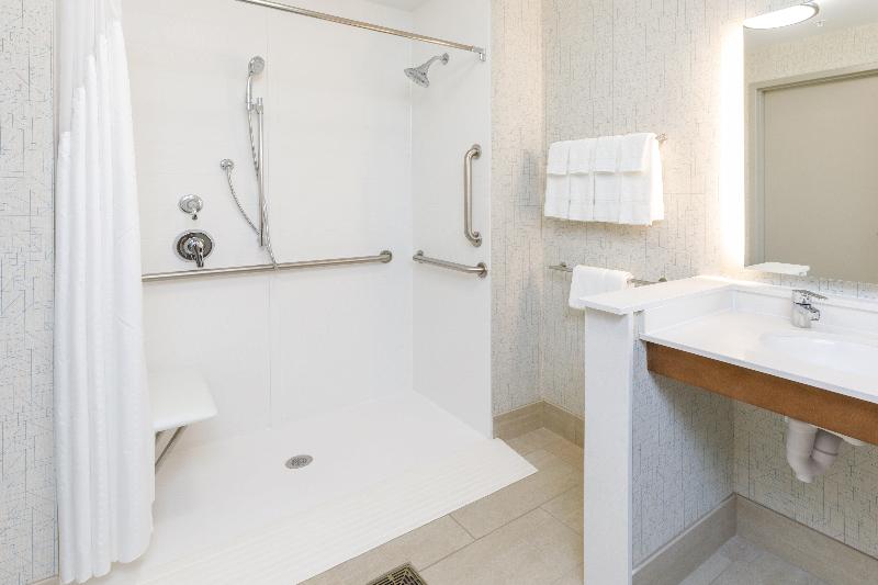 Holiday Inn Express & Suites Sturbridge image