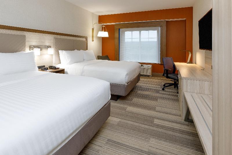 Holiday Inn Express & Suites Sturbridge image