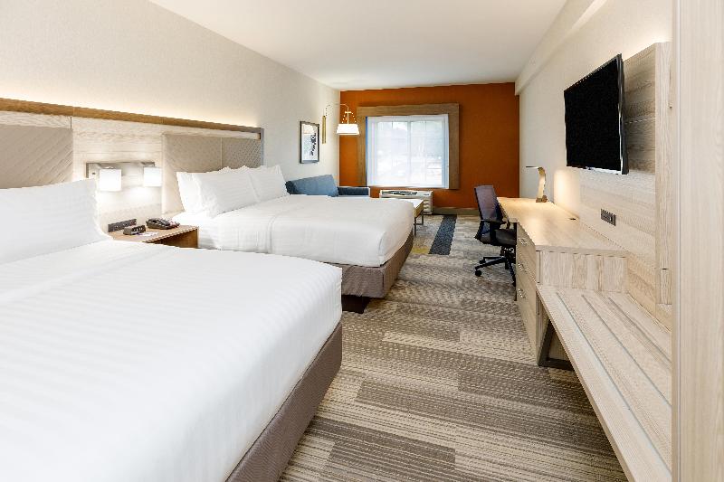 Holiday Inn Express & Suites Sturbridge image