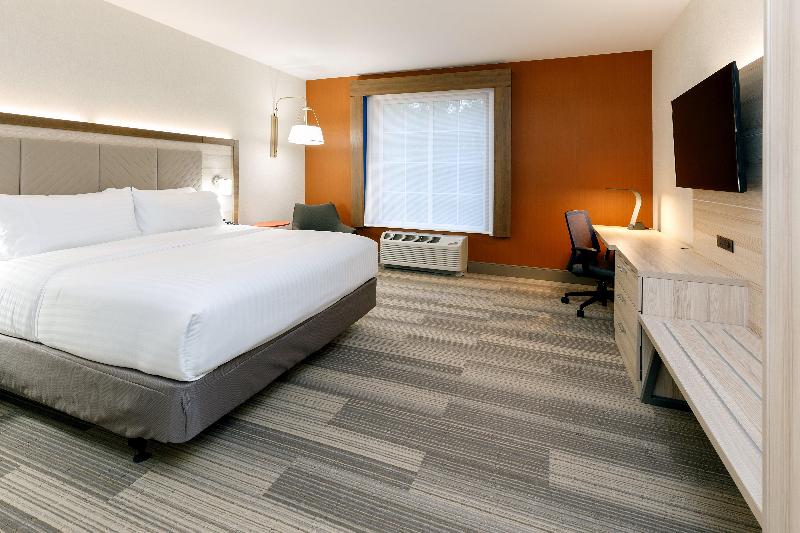 Holiday Inn Express & Suites Sturbridge image