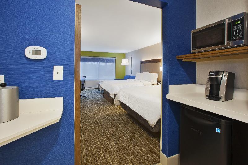 Holiday Inn Express & Suites Grand Rapids-Airport photo 15
