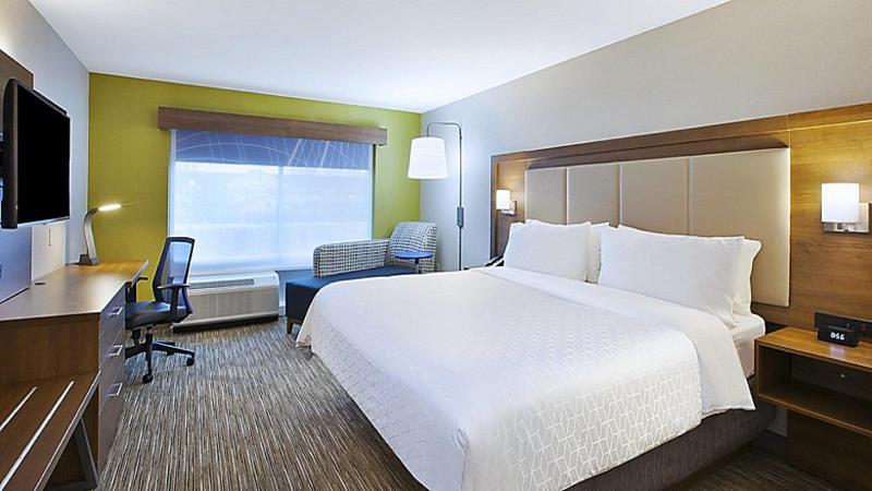 Holiday Inn Express & Suites Grand Rapids-Airport photo 16