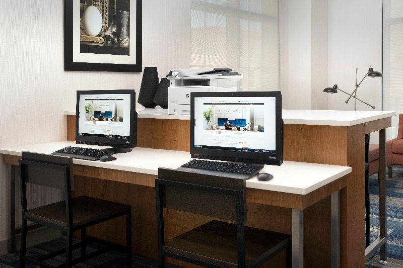 HOLIDAY INN EXPRESS AND SUITES NORTH BRUNSWICK