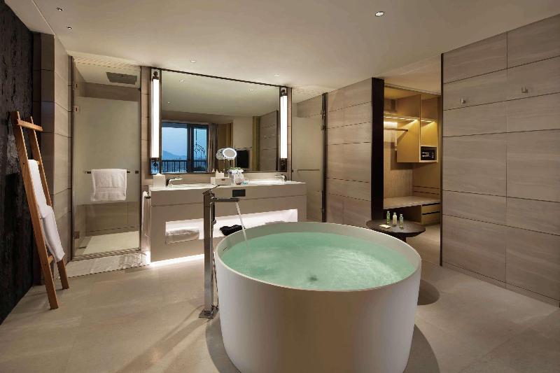 Doubletree Resort By Hilton Hainan – Xinglong Lake image
