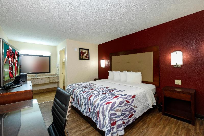 Red Roof Inn Columbus, MS image