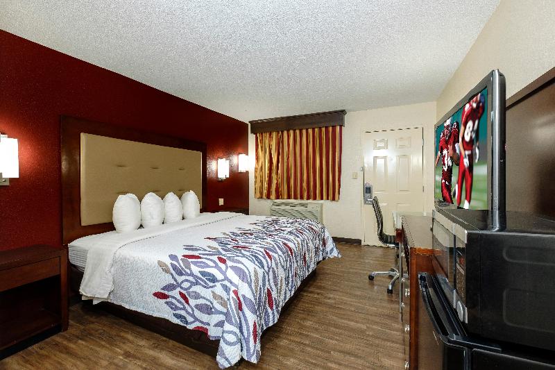 Red Roof Inn Columbus, MS image