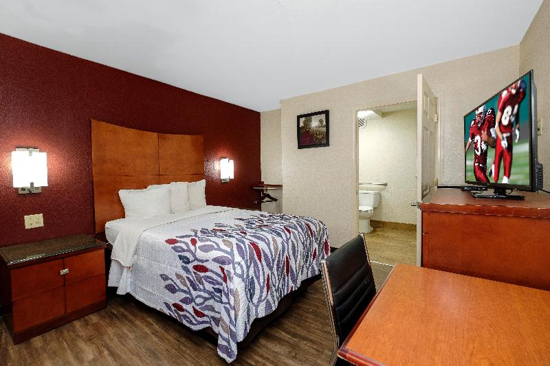 Red Roof Inn Columbus, MS image