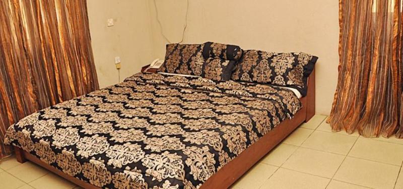 Golden King Apartments image