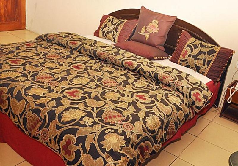 Golden King Apartments image