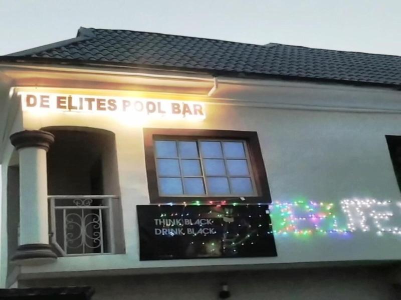 De elites Pool Bar & Inn image