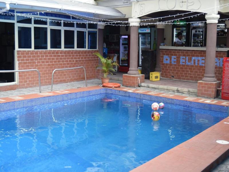 De elites Pool Bar & Inn image