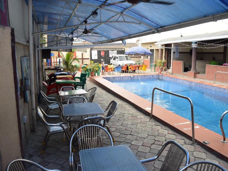De elites Pool Bar & Inn image