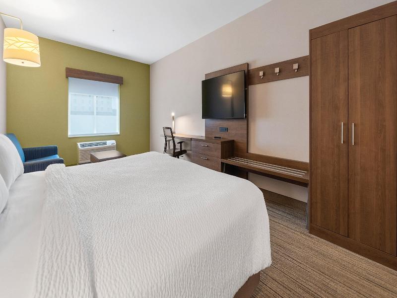 Holiday Inn Express and Suites Macon North image
