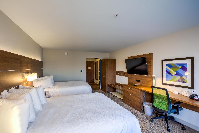 Holiday Inn Express and Suites Milroy - Reedsville