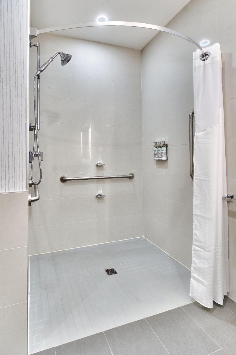 Holiday Inn Express and Suites Trois Rivieres image