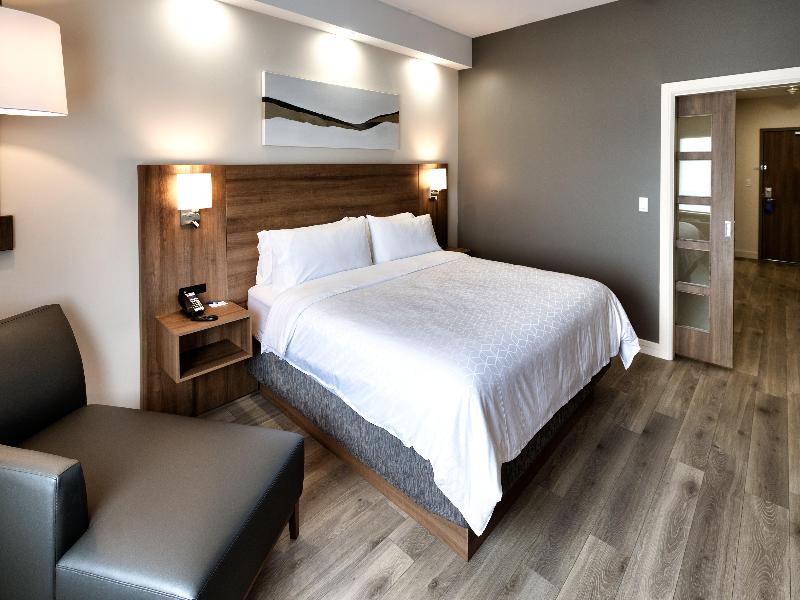 Holiday Inn Express and Suites Trois Rivieres image