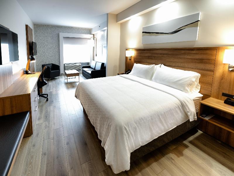 Holiday Inn Express and Suites Trois Rivieres image