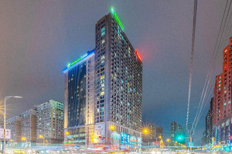 Holiday Inn Express Anshan Downtown image
