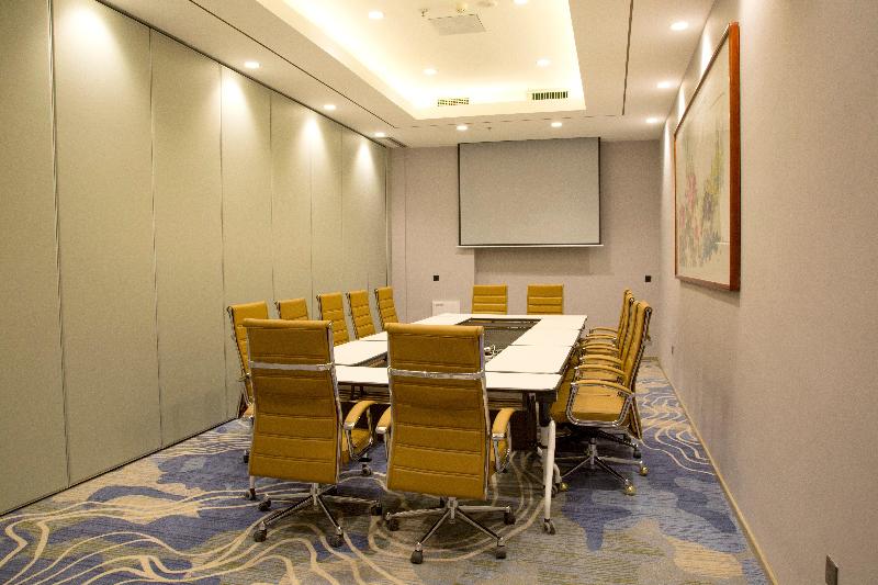 Holiday Inn Express Anshan Downtown image