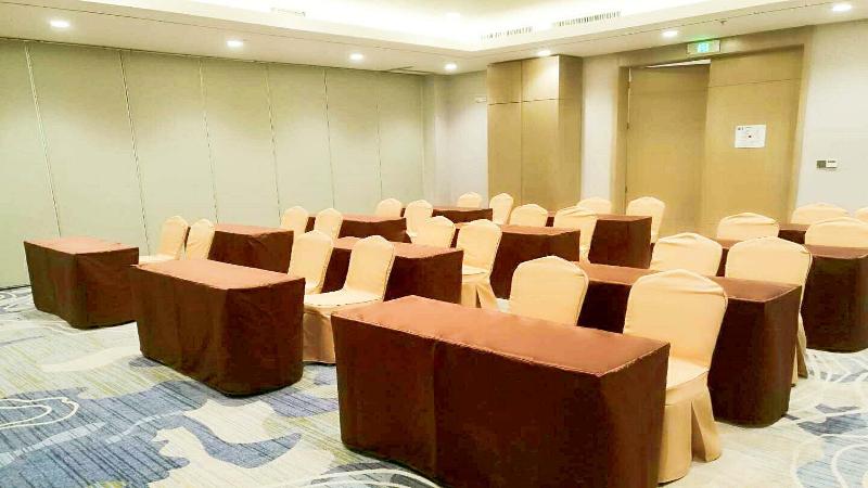 Holiday Inn Express Anshan Downtown image