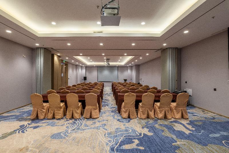 Holiday Inn Express Anshan Downtown image