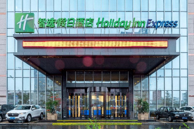 Holiday Inn Express Anshan Downtown image