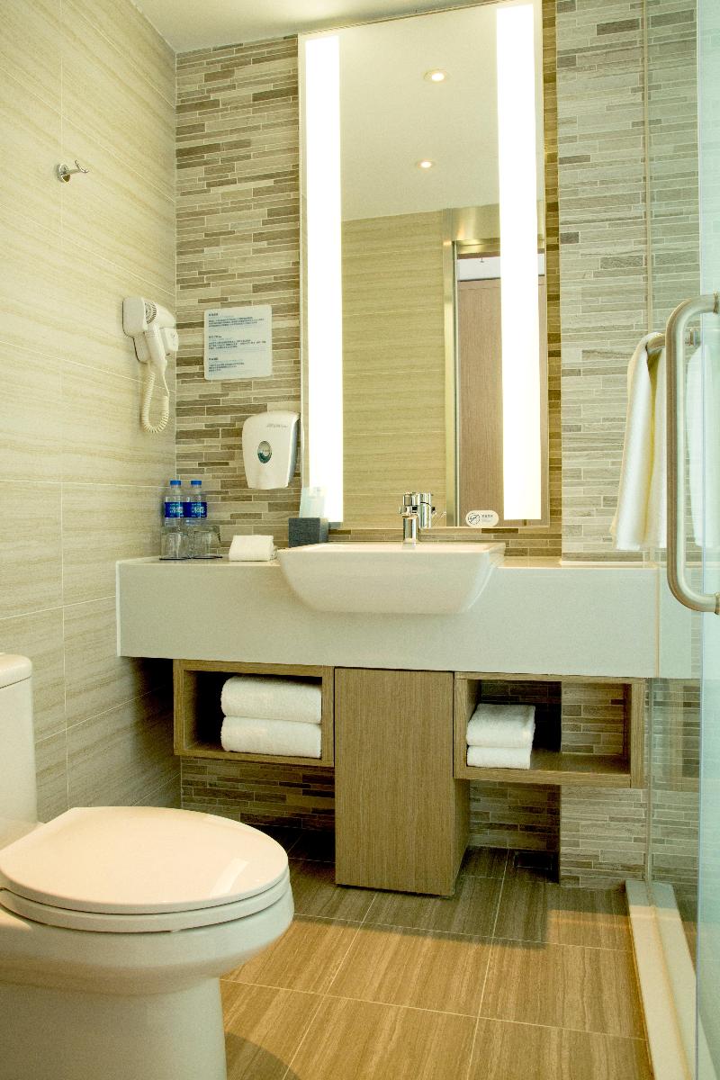 Holiday Inn Express Anshan Downtown image