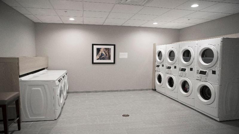 Staybridge Suites Auburn Hills - Crossing Drive