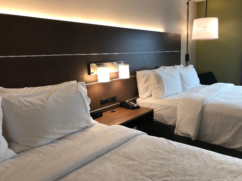 Holiday Inn Express Suites Hannibal Medical Center photo 18