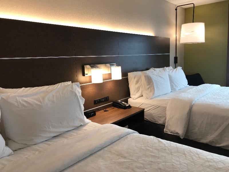 Holiday Inn Express Suites Hannibal Medical Center photo 13