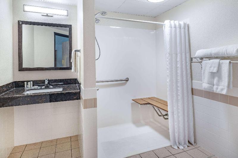 AmericInn by Wyndham Aberdeen - Event Center