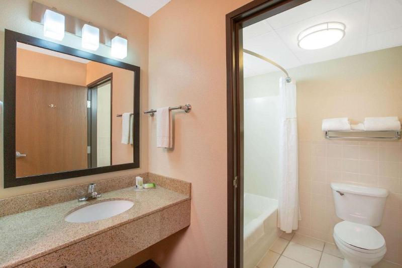 AmericInn by Wyndham Muscatine image