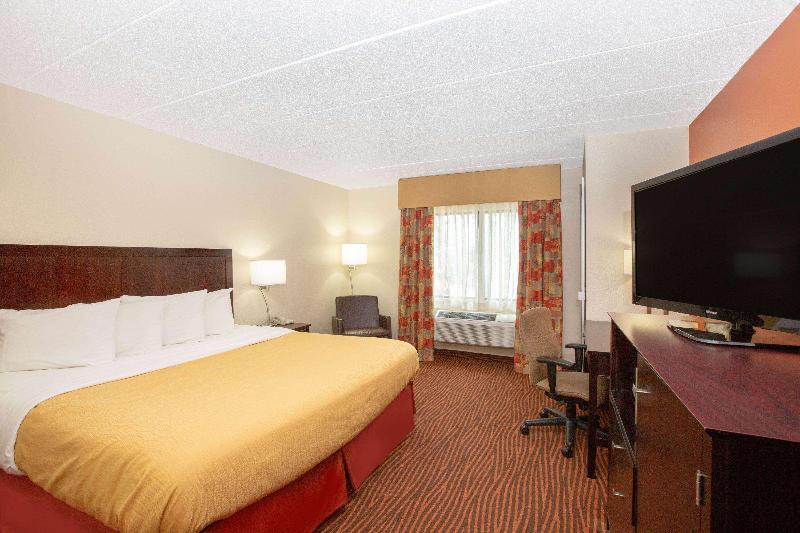 AmericInn by Wyndham Muscatine image