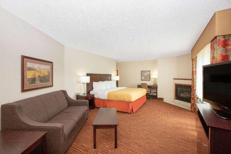 AmericInn by Wyndham Muscatine image