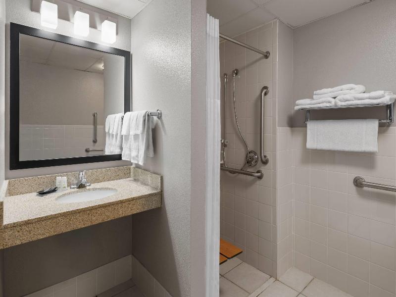AmericInn by Wyndham Muscatine image