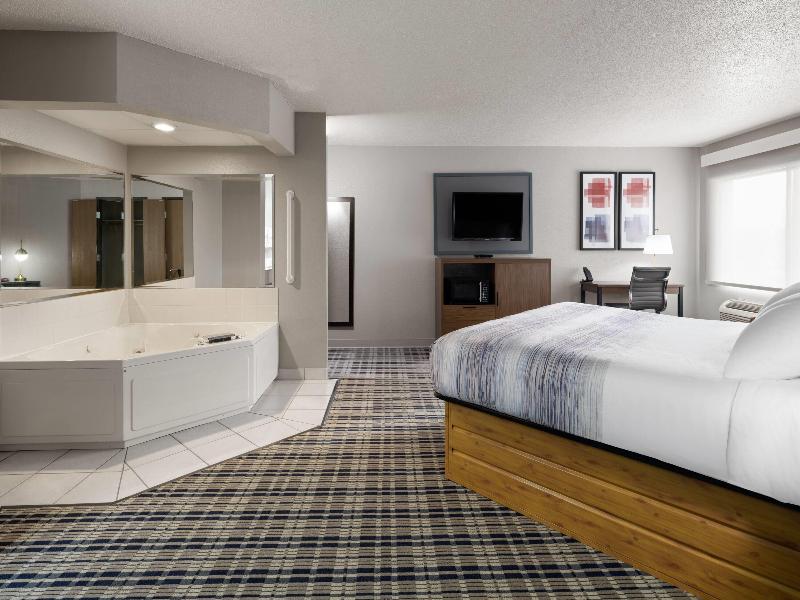 AmericInn by Wyndham Muscatine image