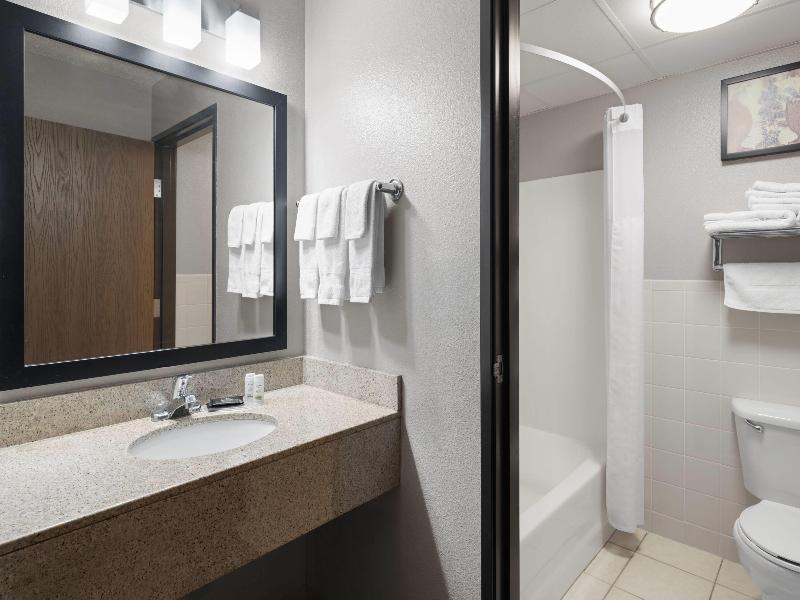 AmericInn by Wyndham Muscatine image