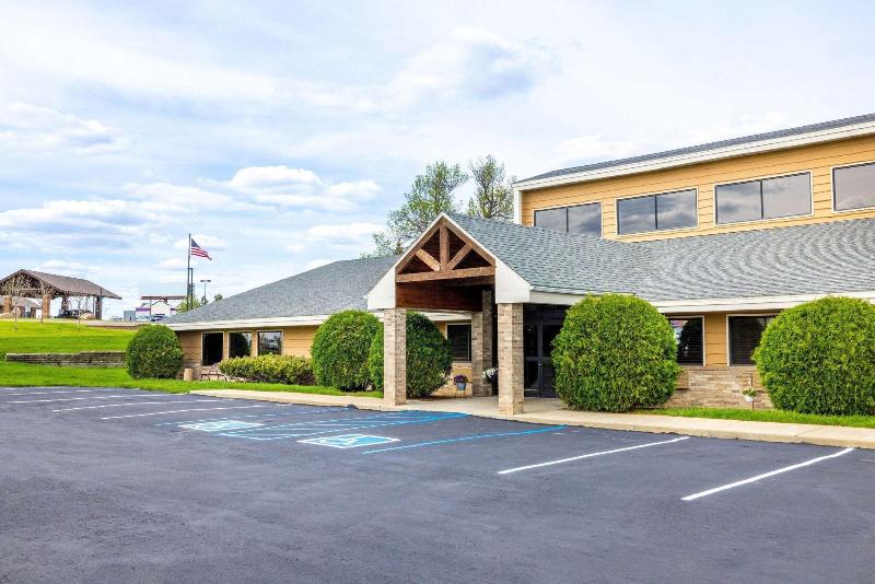 Americinn By Wyndham Dickinson image
