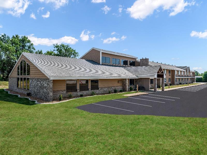 AmericInn by Wyndham Dickinson